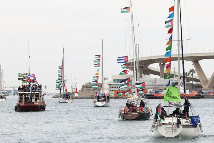 Mundo condena 'monstruoso' tratamento de Israel a ativistas da flotilha, países chamam embaixadores