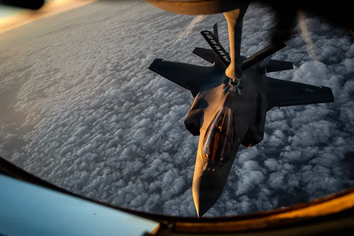 Pentagon and Lockheed announce deal for 850 F-35 jets over 10 years