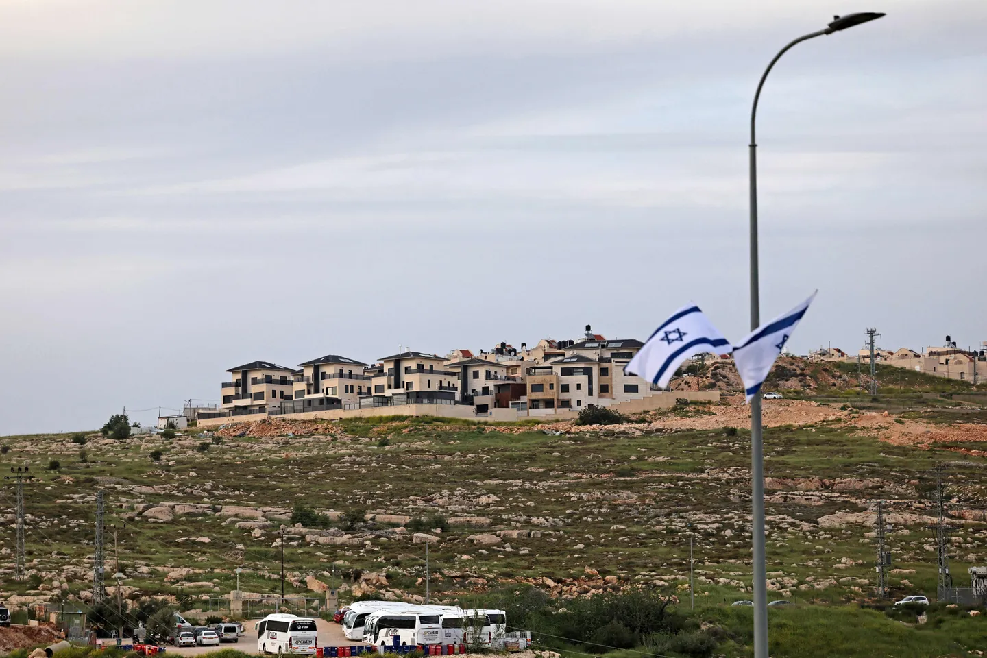 Colonos israelíes destruyen la única fuente de agua de Umm Safa en la Cisjordania ocupada