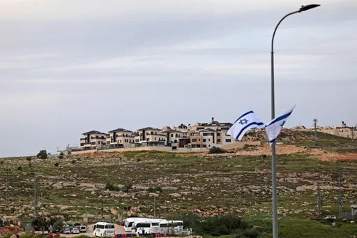 Colonos israelíes destruyen la única fuente de agua de Umm Safa en la Cisjordania ocupada