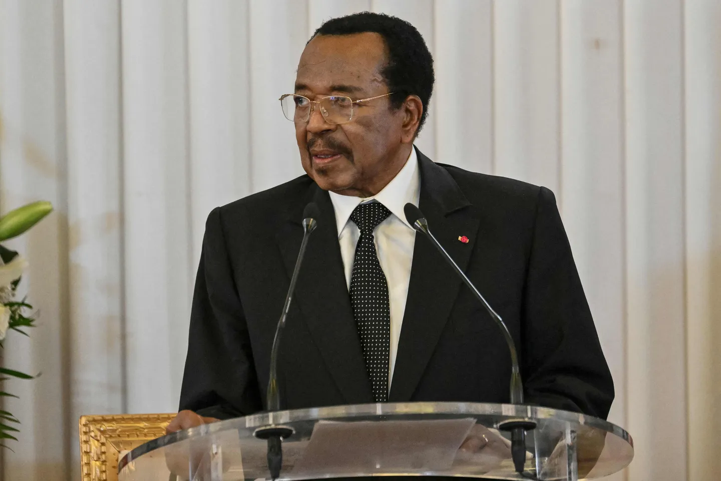 Cameroun : Le parti au pouvoir se réunit alors que la longue absence de Paul Biya suscite débat