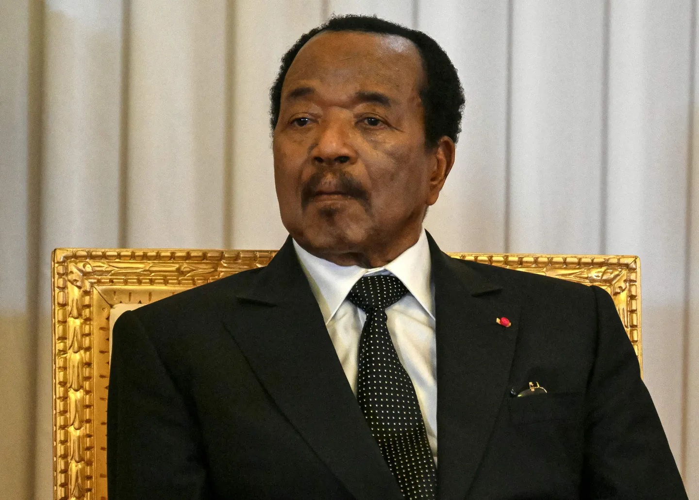 Shugaba Biya na Kamaru, wanda ba ya nan, ya yi sauye-suaye a shugabancin sojin ƙasar