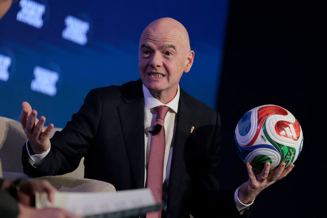 Presidenti i FIFA s heq dorë nga planet për të shitur aksionet në Kupën e Botës