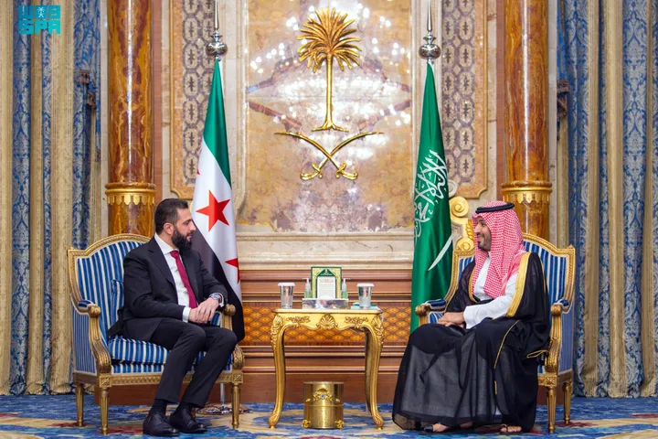 الشرع يبحث مع ولي العهد السعودي مساعي خفض التصعيد وتعزيز الاستقرار في المنطقة