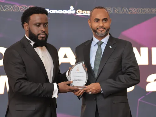 Wasiirka Dekadaha Cabdulqaadir oo la guddoonsiiyay abaalmarinta ‘Siyaasiga Ugu Saameynta Badan 2026’