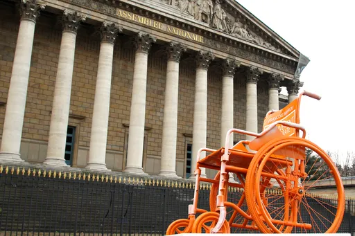 APF France handicap attaque l'État pour "inaction" sur l'accessibilité