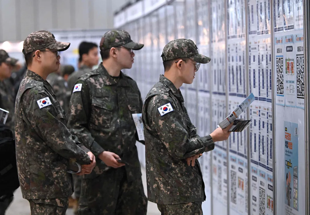 한국 육군, 병력 자원 감소 속에 인공지능과 로봇공학 도입 추진