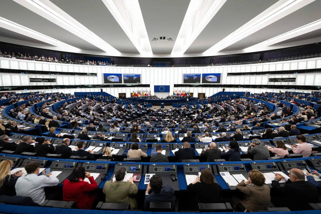 In België is een aanhoudingsbevel uitgevaardigd tegen de Griekse politicus Avramopoulos