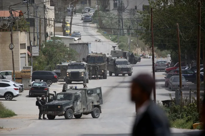 Israeli raids and illegal settler attacks wound seven Palestinians in occupied West Bank