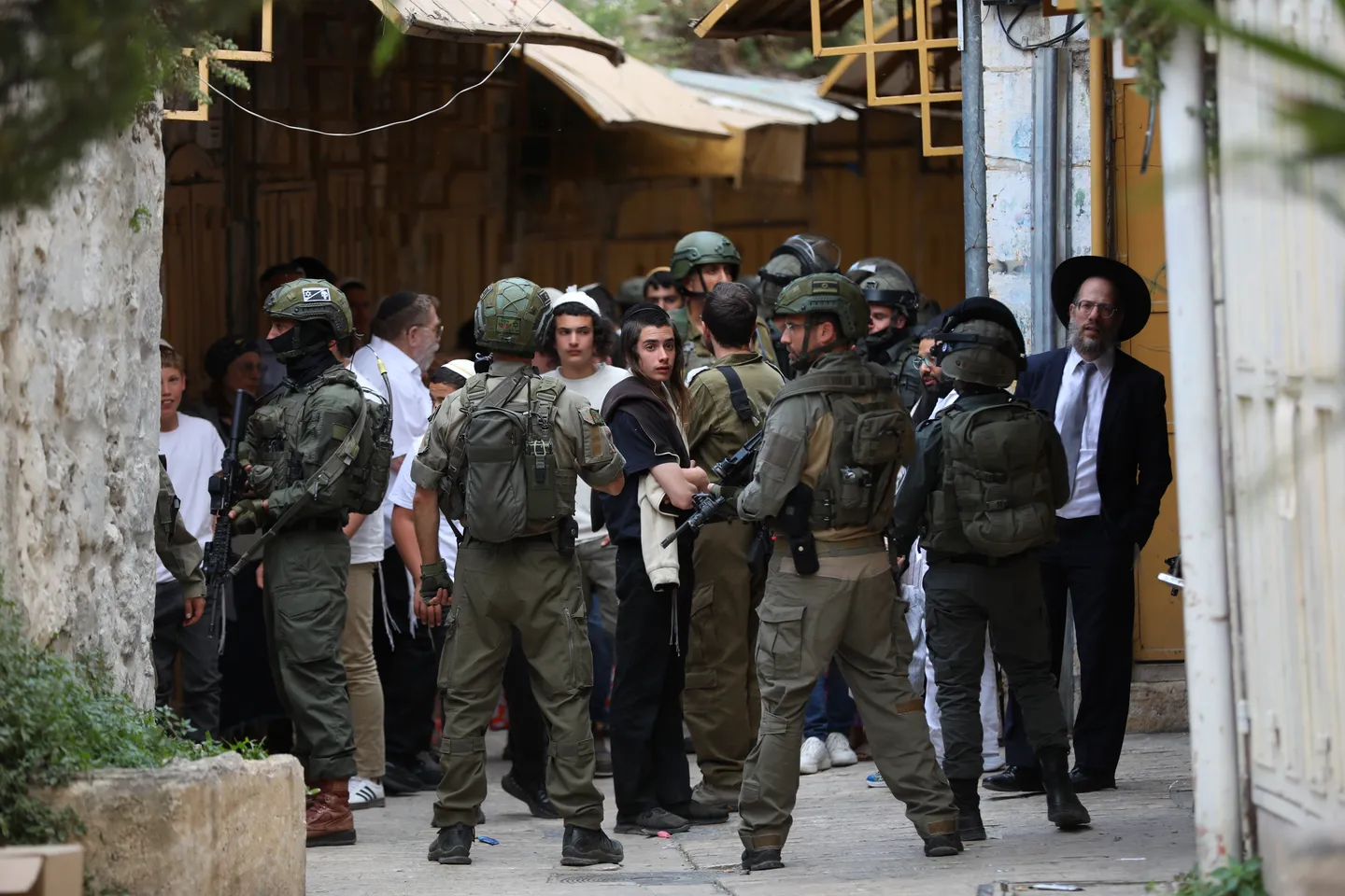 Violent Israeli raids in occupied West Bank leave one Palestinian killed, several injured