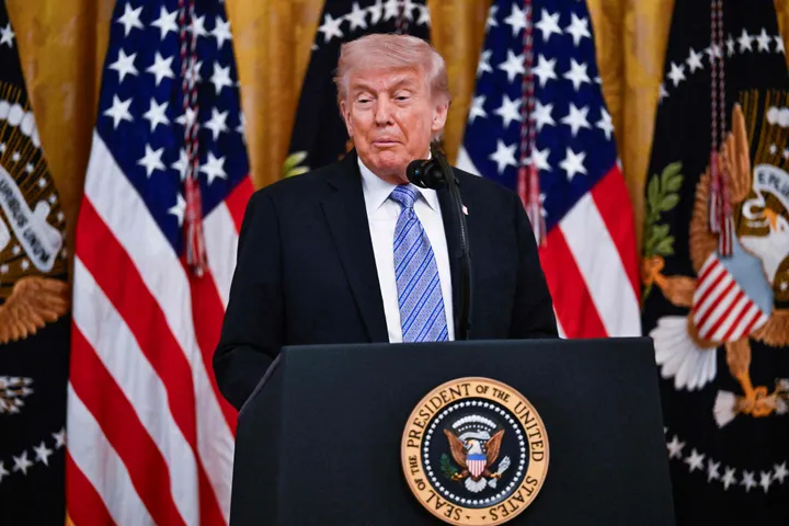 Trump se dit "très heureux" de la signature du pacte de défense de La Mecque