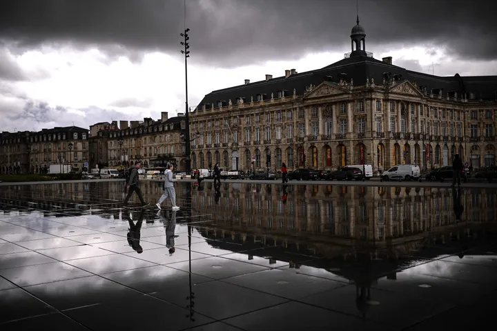 De violents orages privent 13 000 foyers d'électricité en France