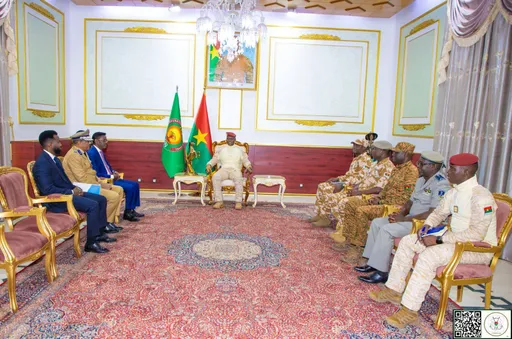 Madaxweynaha Burkina Faso oo qaabilay Wasiirka Amniga Gudaha Soomaaliya