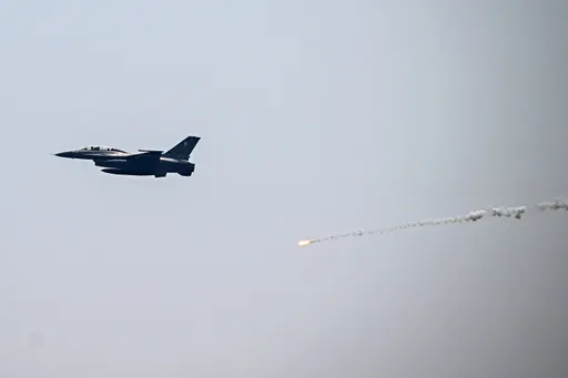 Двајца воени пилоти на Пакистан загинаа при уривање на авион за обука
