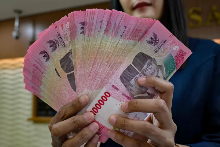 Rupiah kembali melemah ke level terendah, tembus Rp17.630 per dolar AS pada awal pekan