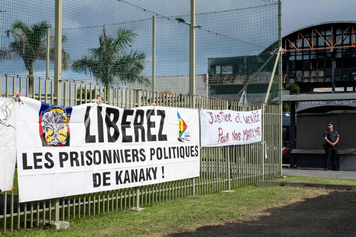 Émeutes en Nouvelle-Calédonie: des plaintes déposées contre le gouvernement français