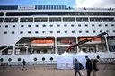 Plus de 1.700 personnes confinées dans un bateau de croisière à Bordeaux