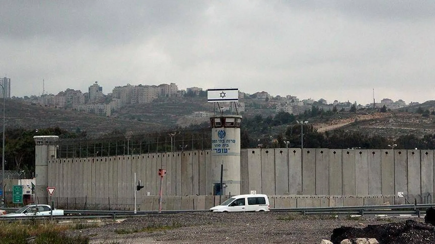 وسط إهمال طبي.. هيئة شؤون الأسرى الفلسطينية تحذّر من تفشّي الجرب في سجن عوفر