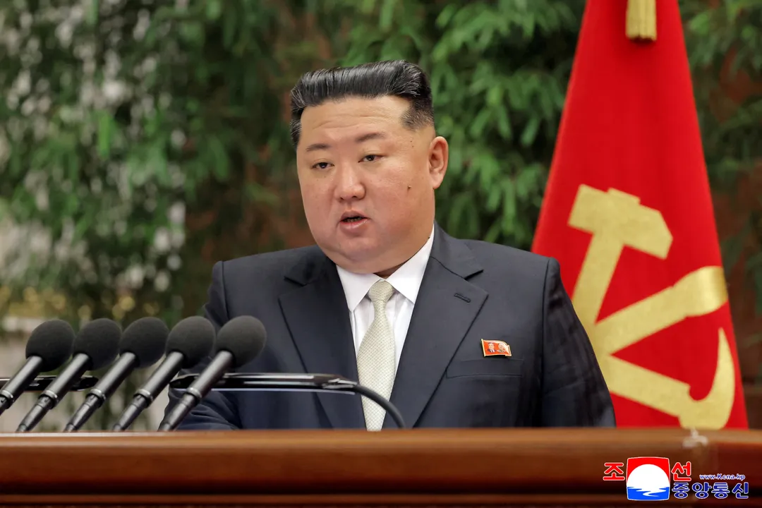 북한의 김정은, 새 시설 시찰 후 핵무력 '기하급수적' 증강 촉구... KCNA 보도
