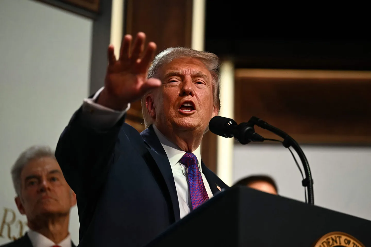 Trump señala "buenas posibilidades" de acuerdo con Irán tras pausar ataque, entre posibles avances