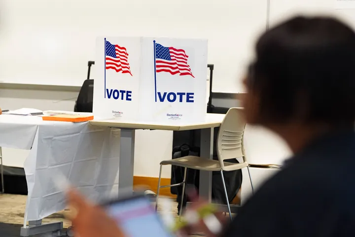 Corte Suprema frena cambios de Trump al voto por correo: qué implica y por qué debate sigue abierto