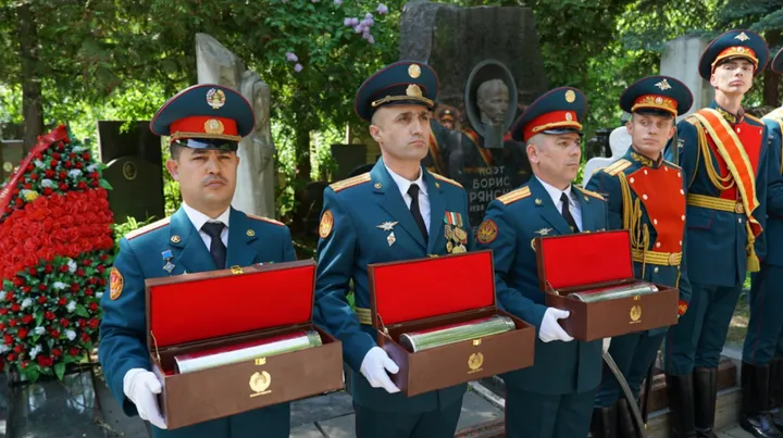 «Спустя 90 лет»: Таджикистан вернул на родину землю с могил основателей республики