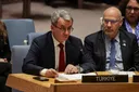 L'envoyé de la Türkiye auprès de l’ONU exhorte à une application du droit international humanitaire