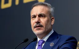 تاشقى ئىشلار مىنىستىرى خاقان فىدان مىسىر ۋە سەئۇدى ئەرەبىستانلىق كەسپىدىشلىرى بىلەن تېلېفونلاشتى