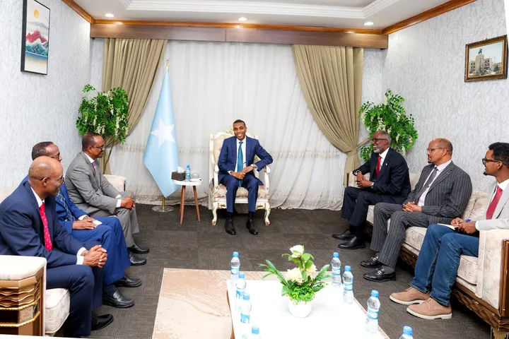 Ra’iisul Wasaare Xamza oo Qaabilay Danjiraha Cusub ee Jabuuti u fadhiya Soomaaliya
