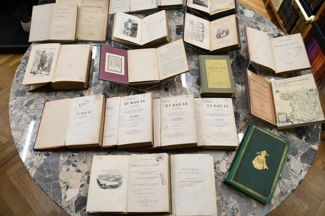 biblioteka-kombetare-e-shqiperise-hap-ekspozite-mbi-mozaikun-kulturor-te-ballkanit