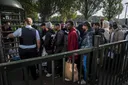 Verspreiden van asielzoekers binnen gemeenten leidt tot discussie over gezag en naleving van wet