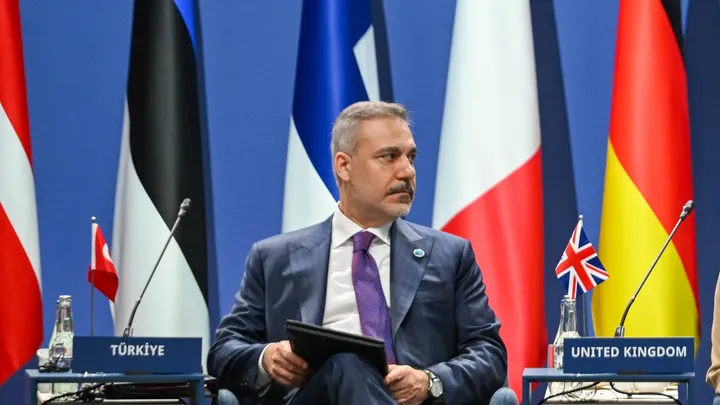 Fidan mantiene reuniones de alto nivel durante encuentro de ministros de Exteriores de la OTAN