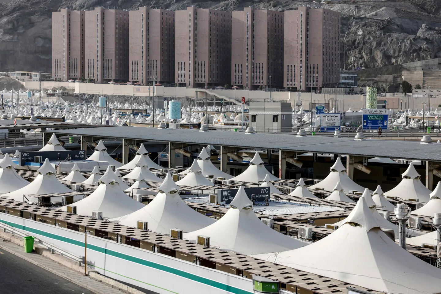 Saudi Arabia issues warning to Houthis over attacks on airports, holy cities