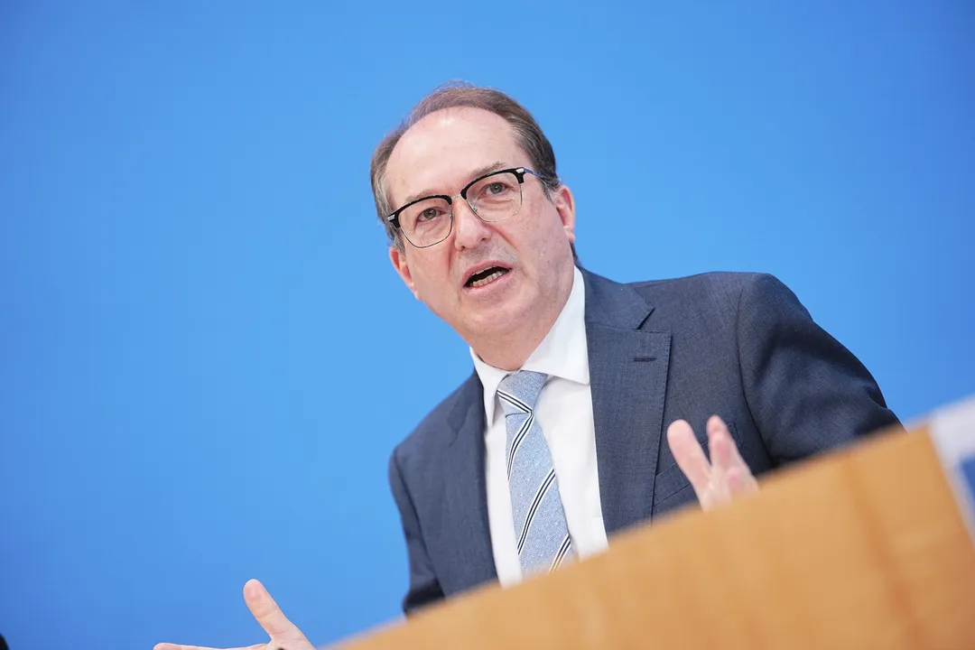 Dobrindt ist skeptisch bei Social-Media-Verbot für Kinder