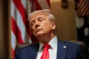 ترامپ: مذاکرات با ایران سازنده است؛ محدودیتها تا توافق نهایی ادامه مییابد