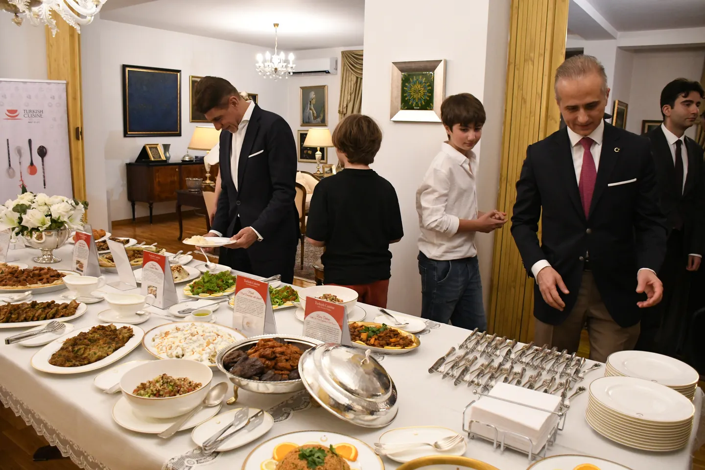 Ambasada e Türkiyes në Tiranë organizon pritje me rastin e Javës së Kuzhinës Turke