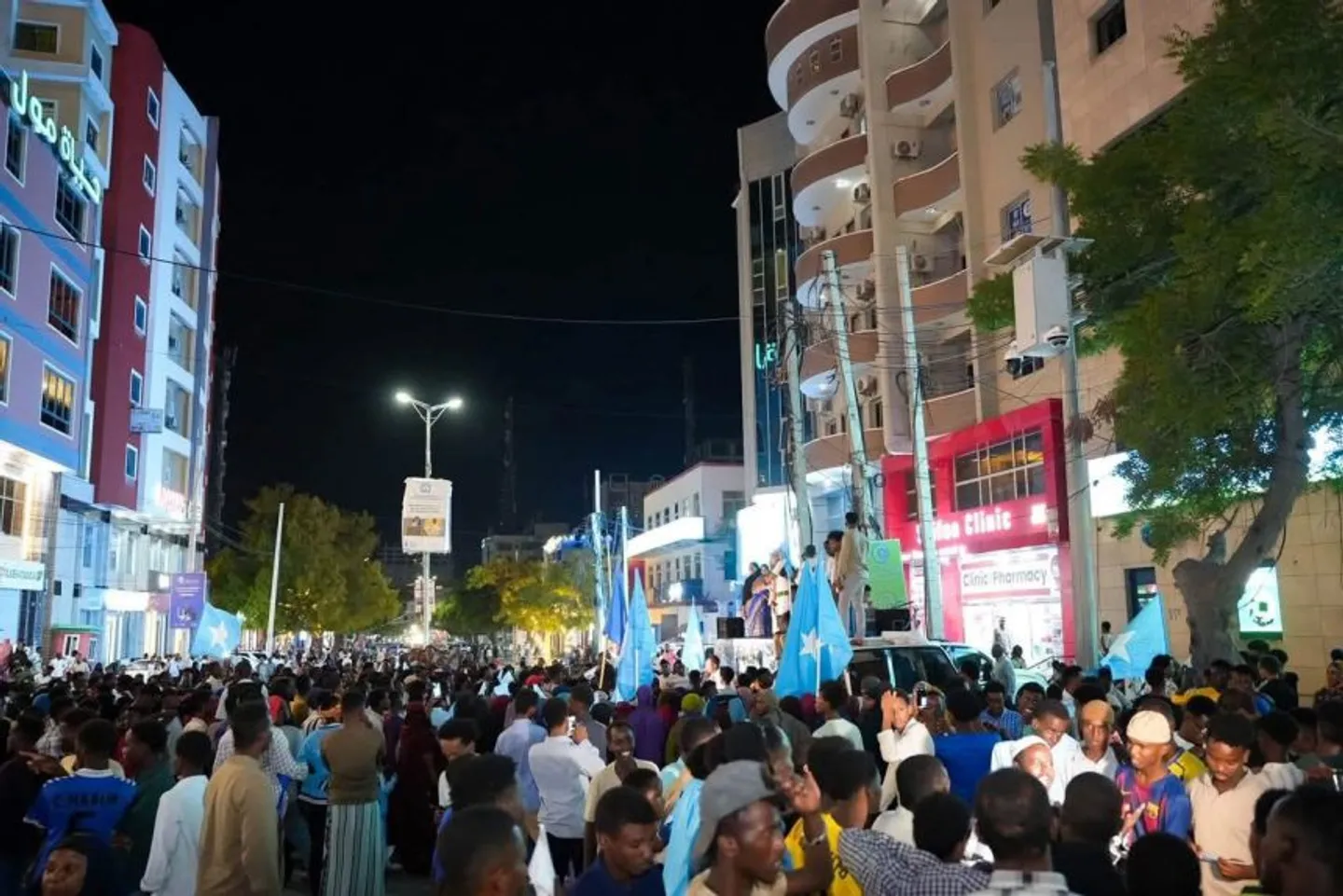 Boqolaal dhalinyaro ah oo Muqdisho ku qabtay bannaanbax nabadeed oo lagu asteeyey “Codka Caasimadda”