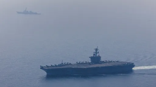 WSJ: Marina Amerikane rifillon shoqërimin e anijeve përmes Ngushticës së Hormuzit