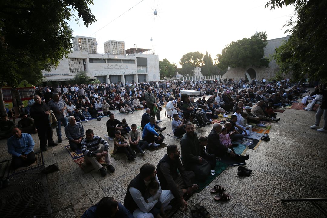 فلسطينيون يؤدون صلاة عيد الأضحى في الحرم الإبراهيمي وسط قيود إسرائيلية مشددة