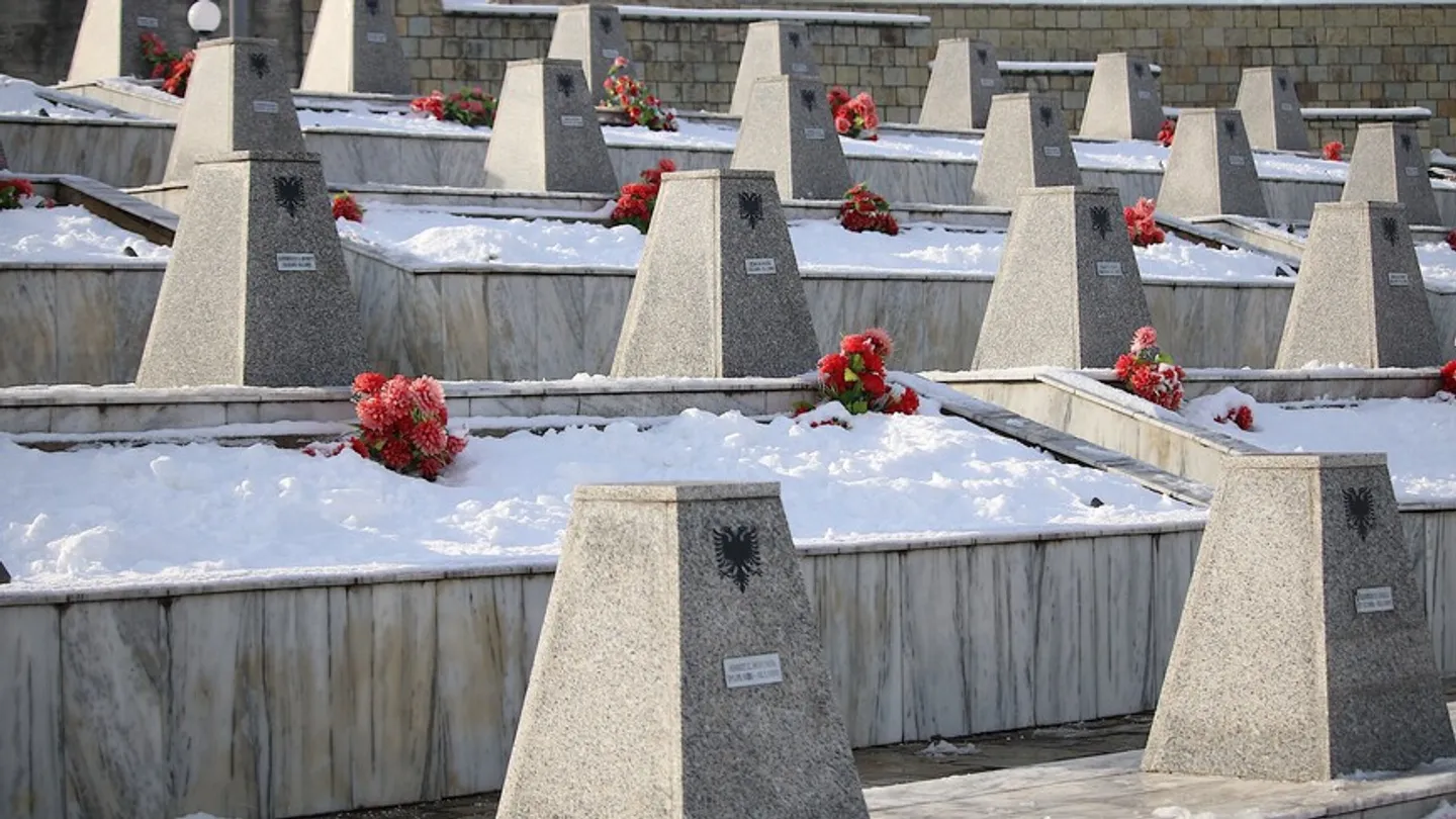 Gjykimi për Masakrën e Reçakut nis në muajin korrik, 21 persona akuzohen për krime lufte