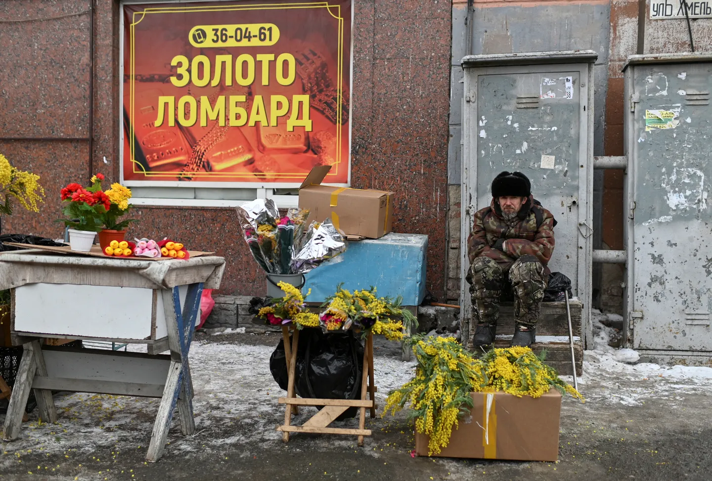«Последнее золото». Россияне все чаще несут украшения в ломбарды на фоне кредитного кризиса