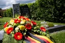 Bundeskanzler Merz besucht Grab von Walter Lübcke