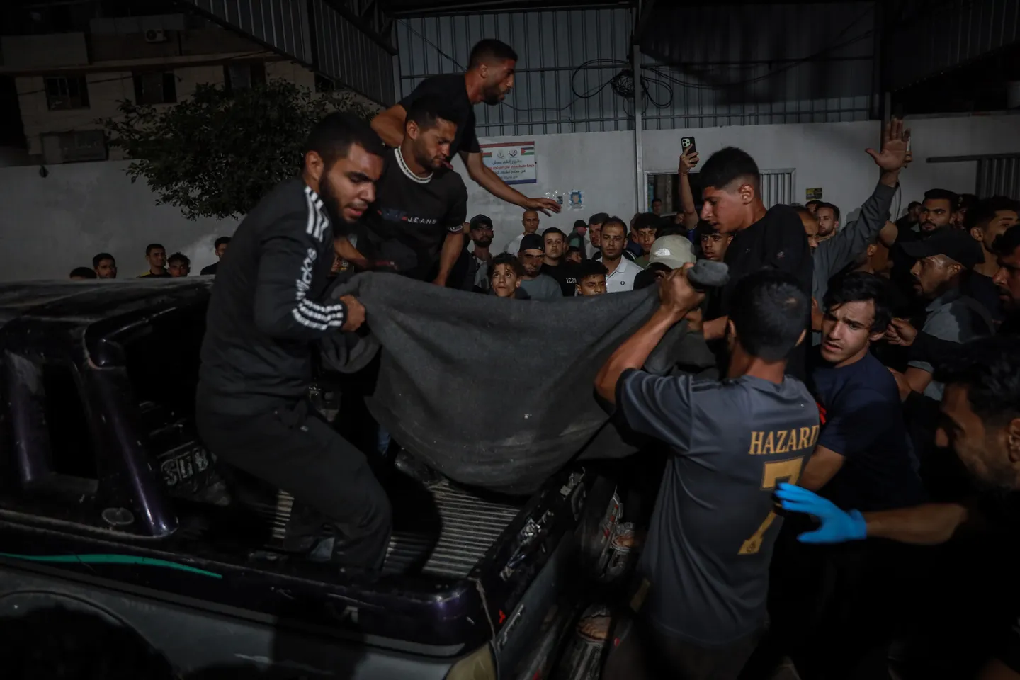 شهداء ومصابون في هجمات متفرقة للاحتلال على غزة وعمليات نسف جديدة للمنازل