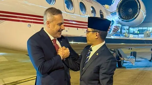 Ministri i Jashtëm turk Hakan Fidan mbërrin në Indonezi
