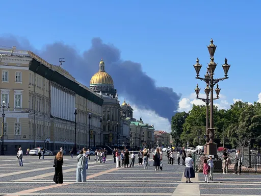 Rusi, shpërthen zjarr pas një sulmi me dron në terminalin e naftës në Shën Petersburg