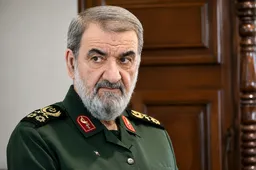 Советник Хаменеи пригрозил США «дождем из ракет и дронов»