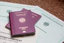 Einbürgerungsrekord: 332.500 Ausländer bekommen 2025 deutschen Pass