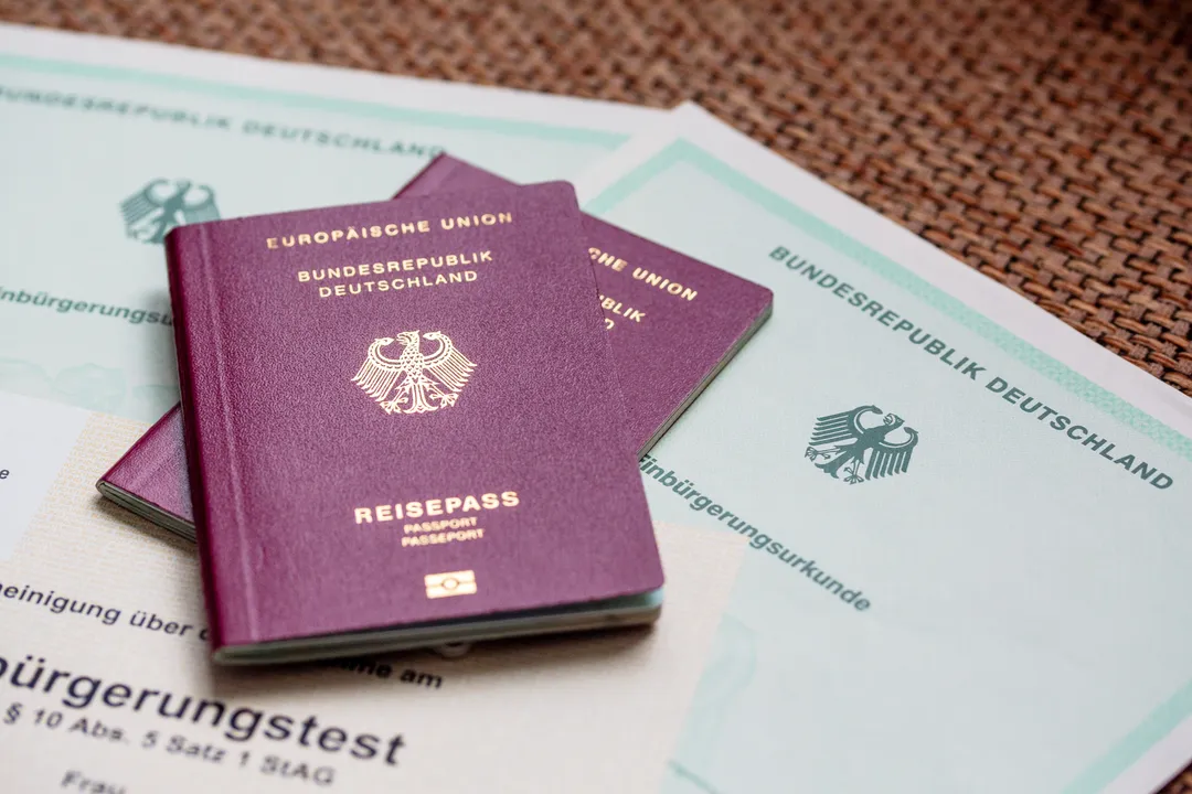 Einbürgerungsrekord: 332.500 Ausländer bekommen 2025 deutschen Pass