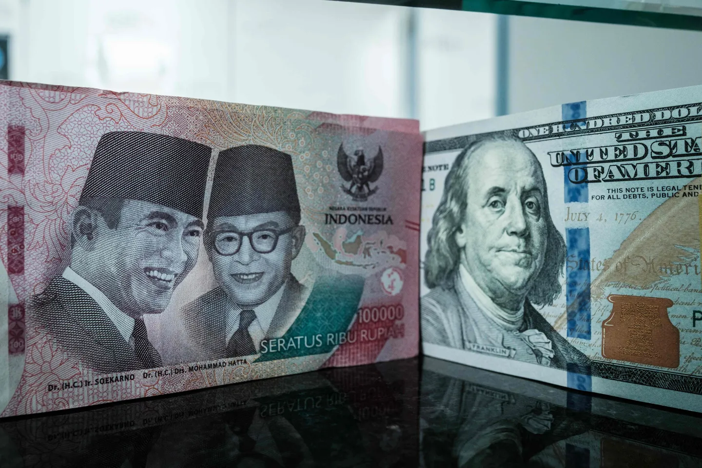 Rupiah menguat di awal pekan, sentimen perdamaian AS-Iran dorong optimisme pasar
