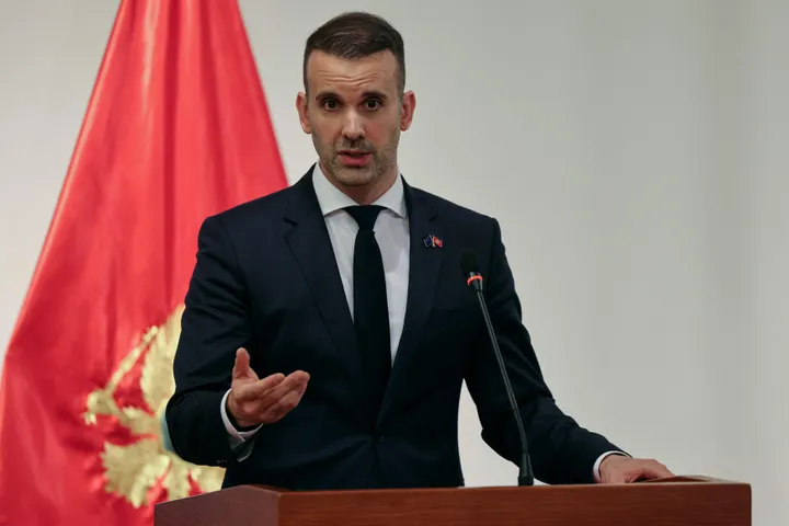 Mali i Zi nuk do të ndërtojë qendra për pranimin e migrantëve